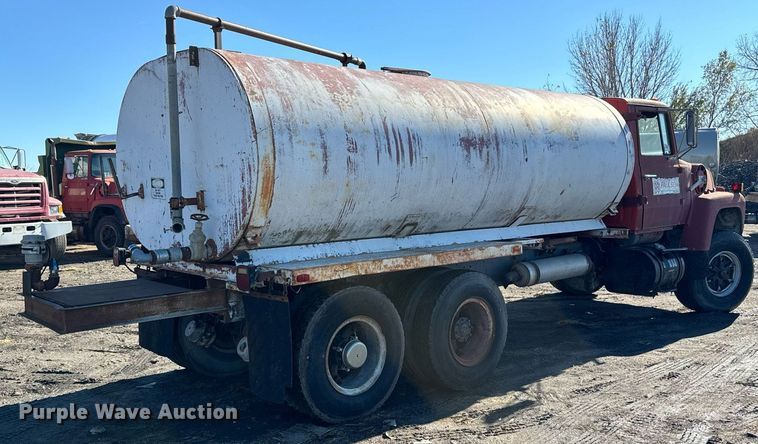 image for item DX3780 1979 Ford U9052 water truck