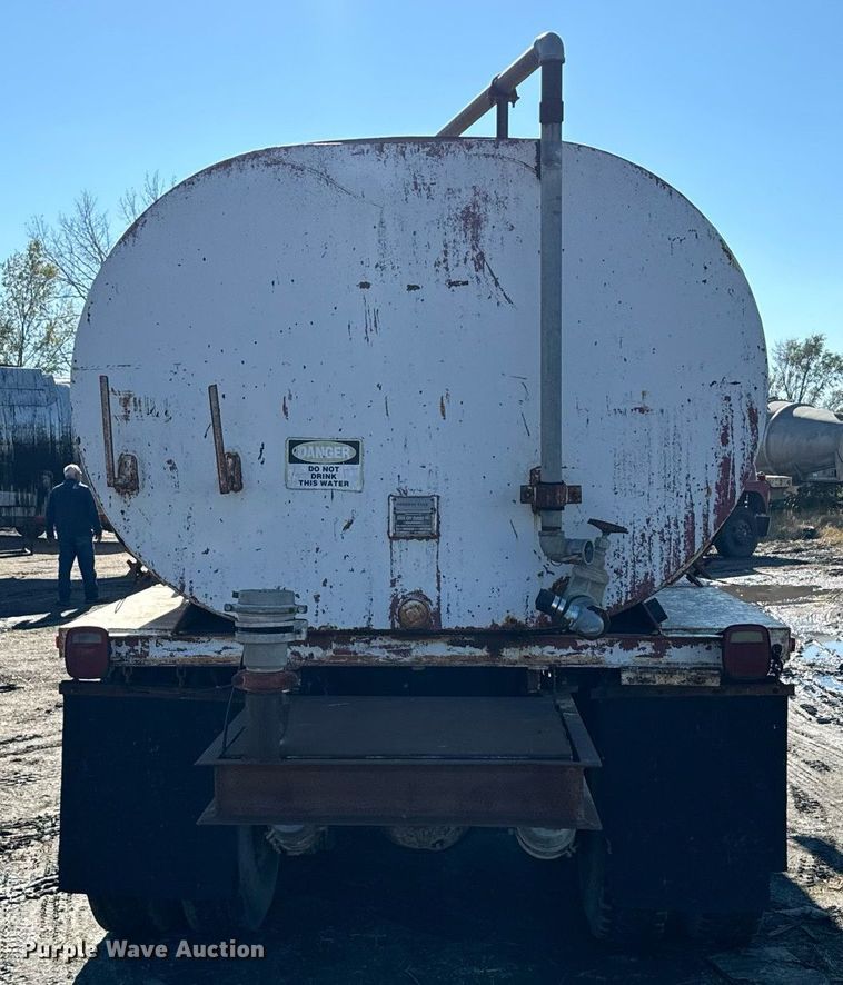 image for item DX3780 1979 Ford U9052 water truck