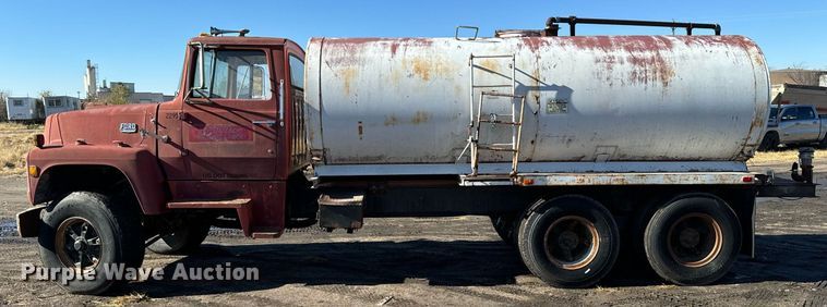 image for item DX3780 1979 Ford U9052 water truck