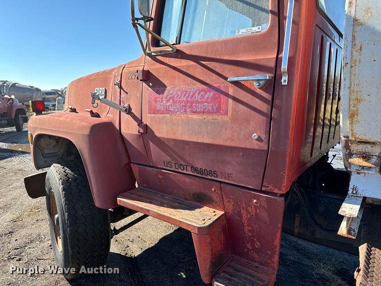 image for item DX3780 1979 Ford U9052 water truck