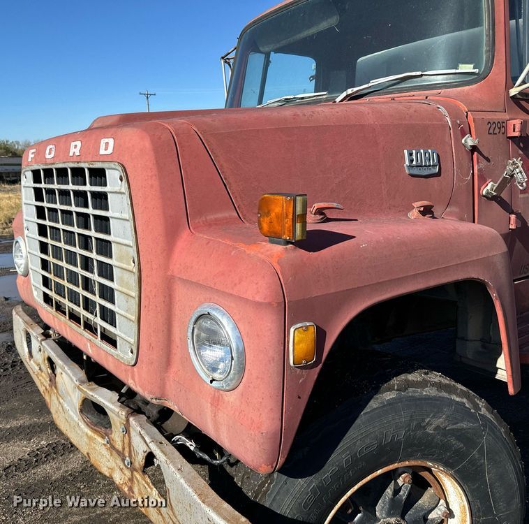 image for item DX3780 1979 Ford U9052 water truck