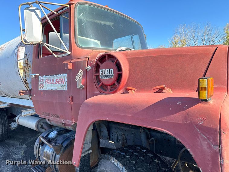 image for item DX3780 1979 Ford U9052 water truck