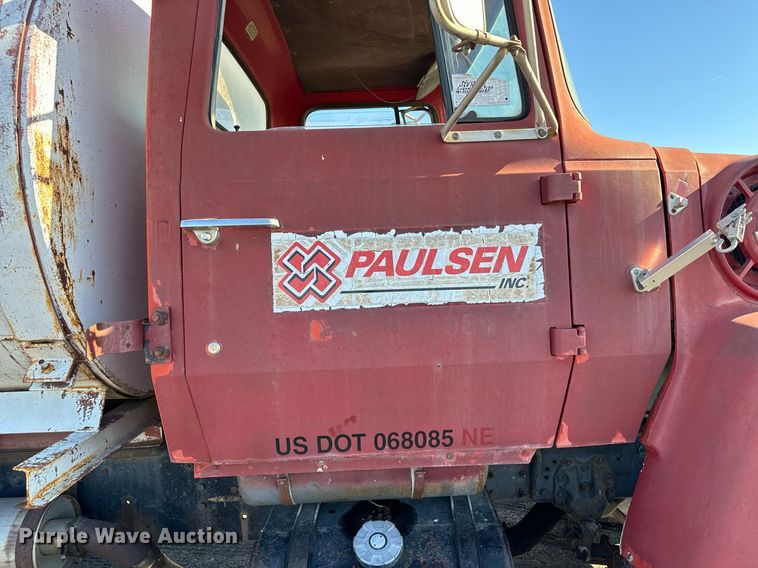 image for item DX3780 1979 Ford U9052 water truck