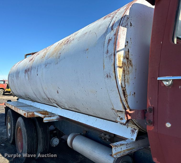 image for item DX3780 1979 Ford U9052 water truck