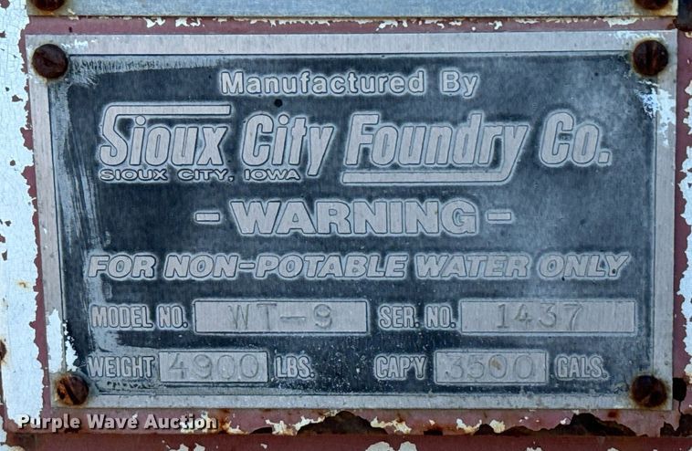 image for item DX3780 1979 Ford U9052 water truck