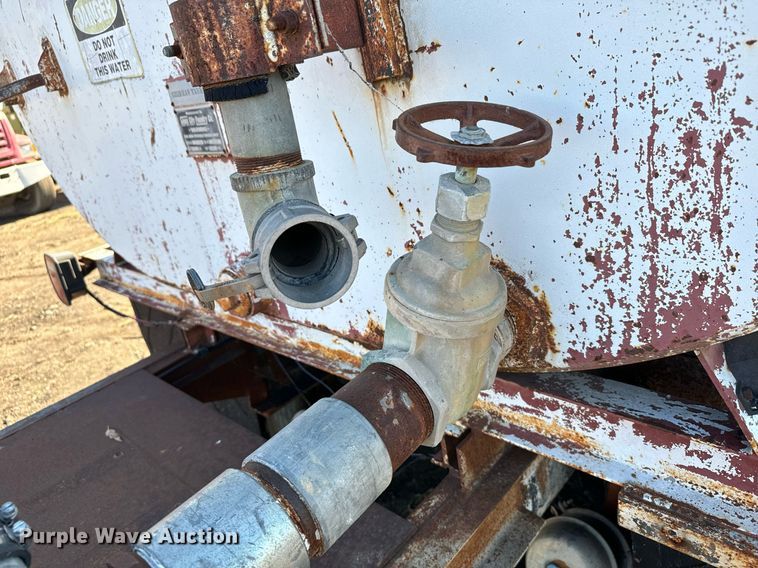 image for item DX3780 1979 Ford U9052 water truck