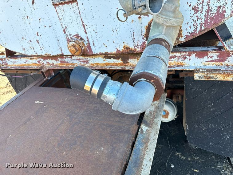 image for item DX3780 1979 Ford U9052 water truck