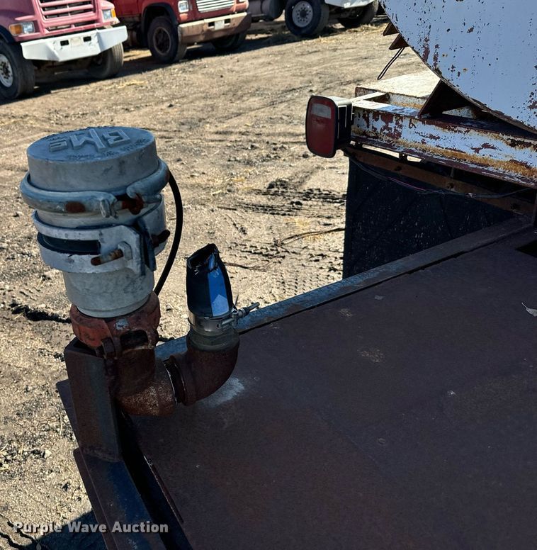 image for item DX3780 1979 Ford U9052 water truck