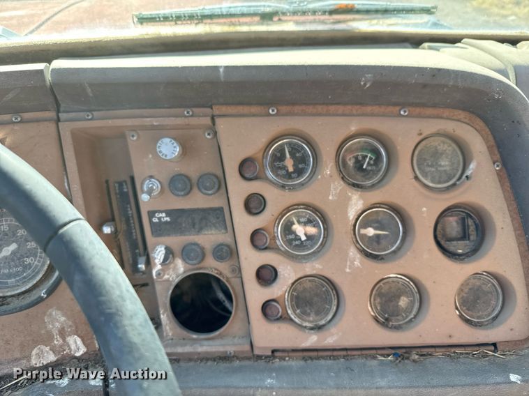 image for item DX3780 1979 Ford U9052 water truck