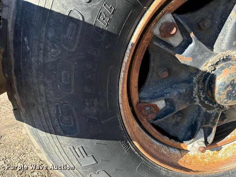 image for item DX3780 1979 Ford U9052 water truck