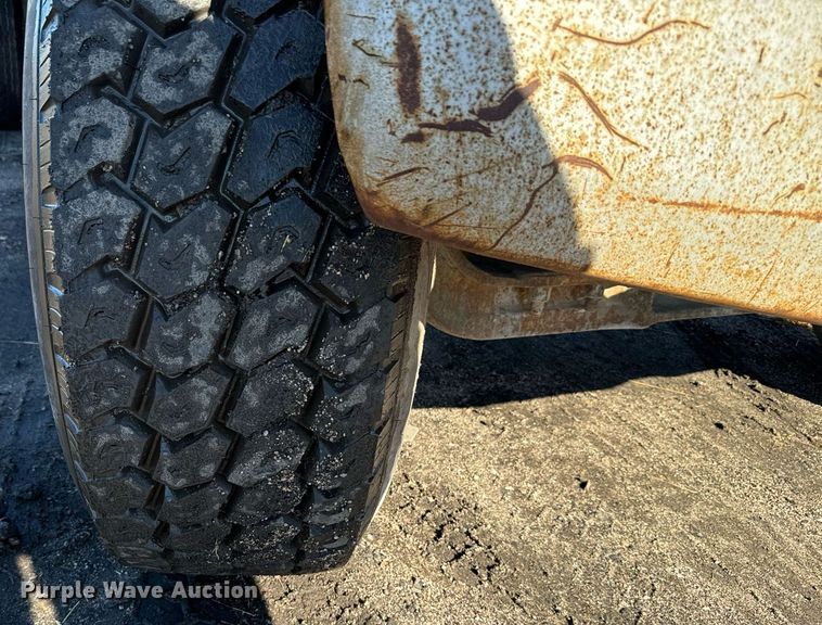 image for item DX3780 1979 Ford U9052 water truck