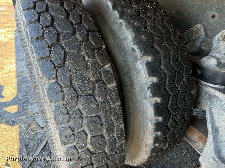 image for item DX3780 1979 Ford U9052 water truck