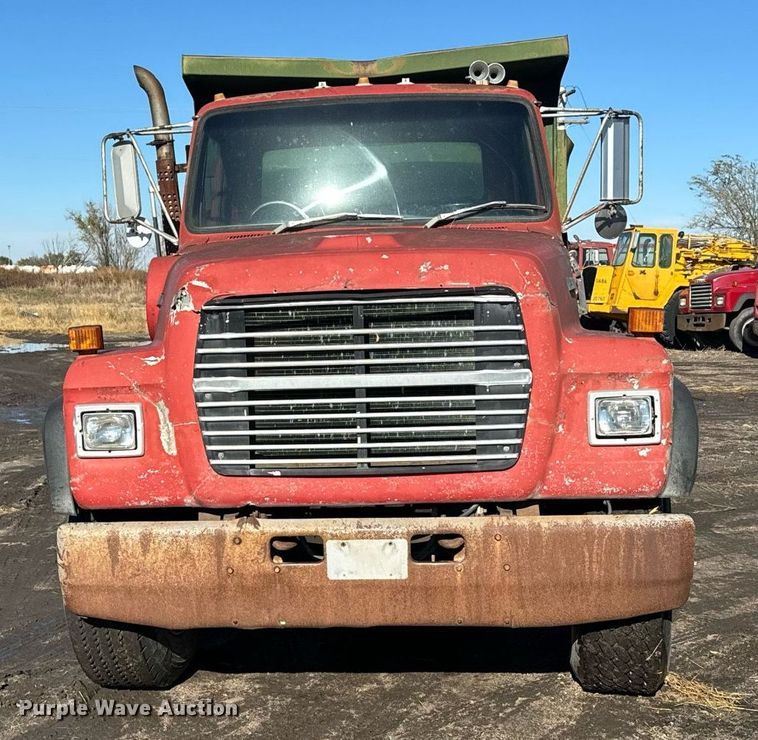 image for item DX3782 1987 Ford U90 dump truck