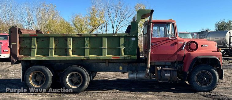 image for item DX3782 1987 Ford U90 dump truck