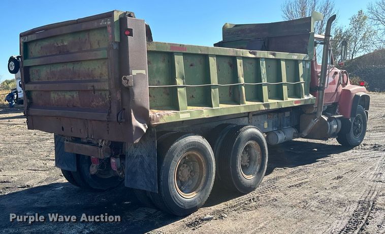 image for item DX3782 1987 Ford U90 dump truck