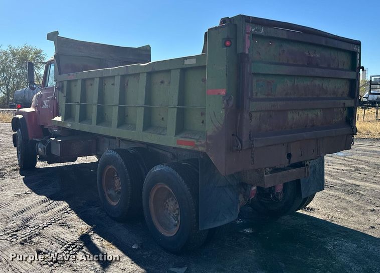 image for item DX3782 1987 Ford U90 dump truck