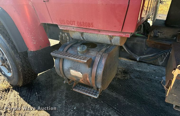 image for item DX3782 1987 Ford U90 dump truck