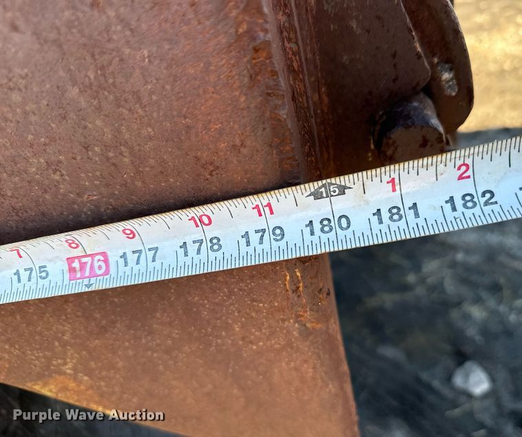 image for item DX3782 1987 Ford U90 dump truck