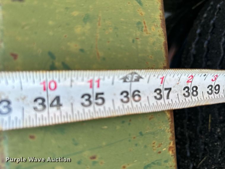 image for item DX3782 1987 Ford U90 dump truck