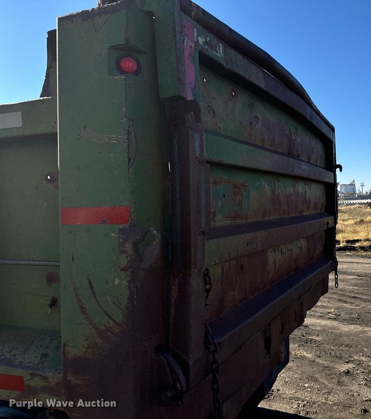 image for item DX3782 1987 Ford U90 dump truck