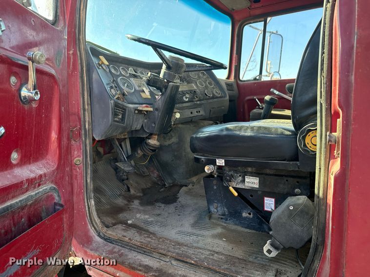 image for item DX3782 1987 Ford U90 dump truck