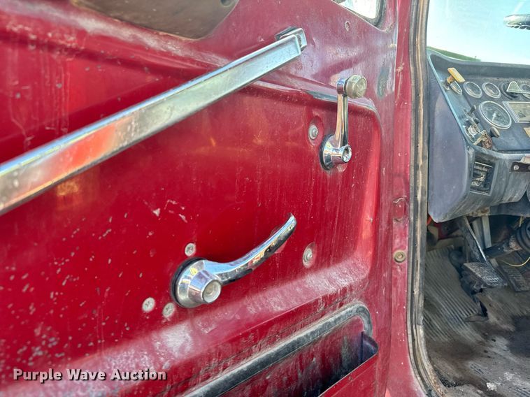 image for item DX3782 1987 Ford U90 dump truck