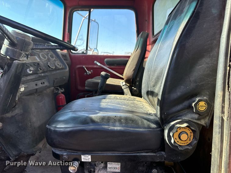 image for item DX3782 1987 Ford U90 dump truck