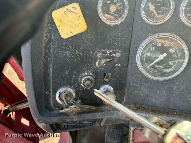 image for item DX3782 1987 Ford U90 dump truck