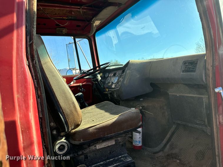 image for item DX3782 1987 Ford U90 dump truck