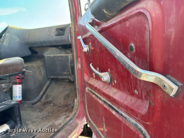 image for item DX3782 1987 Ford U90 dump truck