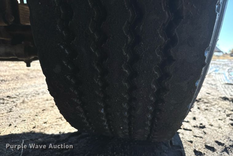 image for item DX3782 1987 Ford U90 dump truck