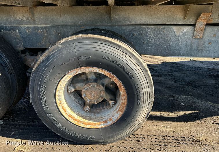 image for item DX3782 1987 Ford U90 dump truck