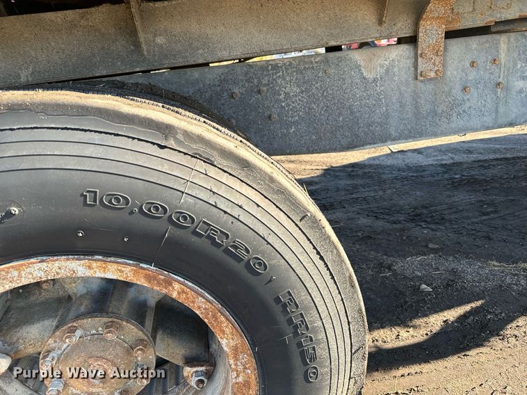 image for item DX3782 1987 Ford U90 dump truck