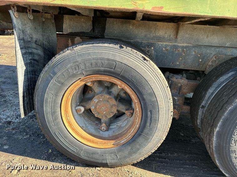 image for item DX3782 1987 Ford U90 dump truck