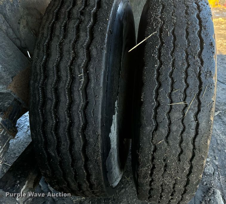 image for item DX3782 1987 Ford U90 dump truck