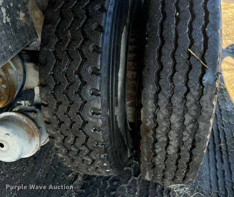 image for item DX3782 1987 Ford U90 dump truck