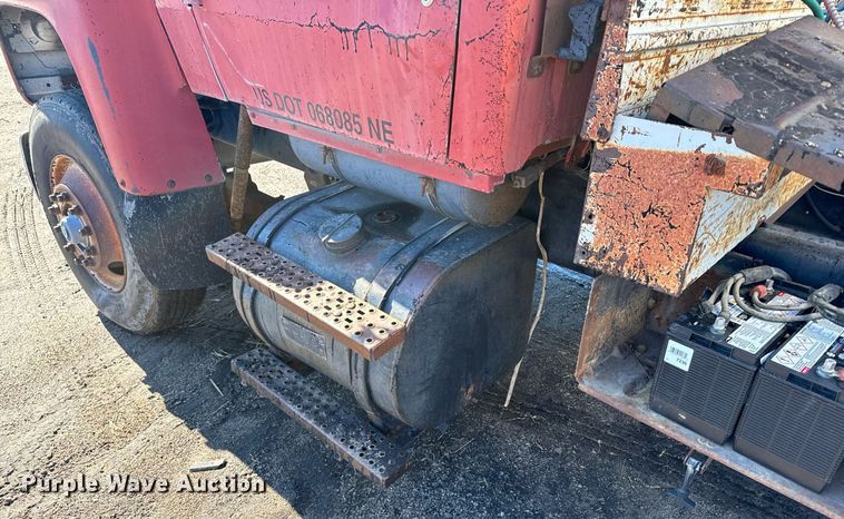 image for item DX3784 1990 Ford U90 semi truck