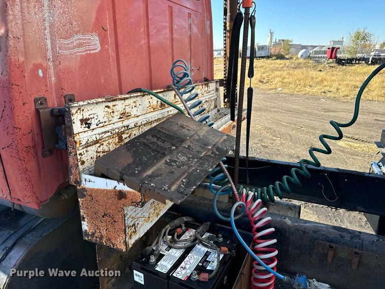 image for item DX3784 1990 Ford U90 semi truck