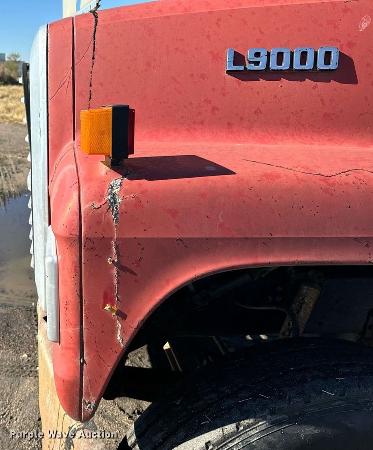 image for item DX3784 1990 Ford U90 semi truck