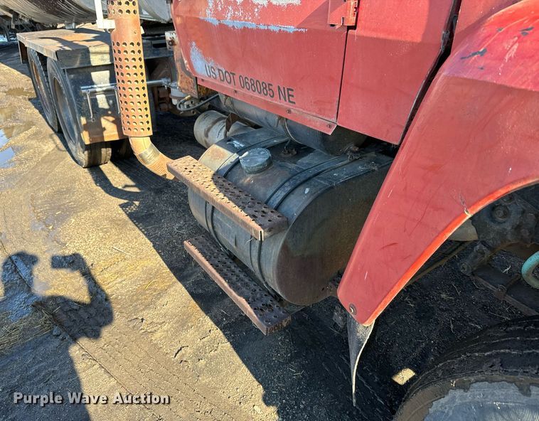 image for item DX3784 1990 Ford U90 semi truck