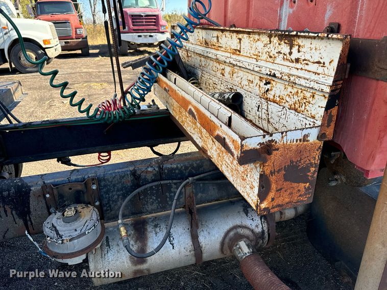 image for item DX3784 1990 Ford U90 semi truck