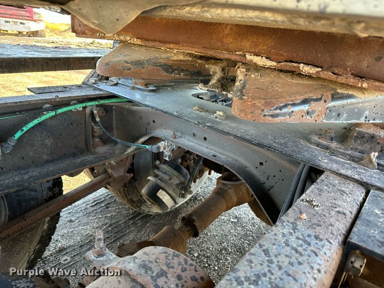 image for item DX3784 1990 Ford U90 semi truck