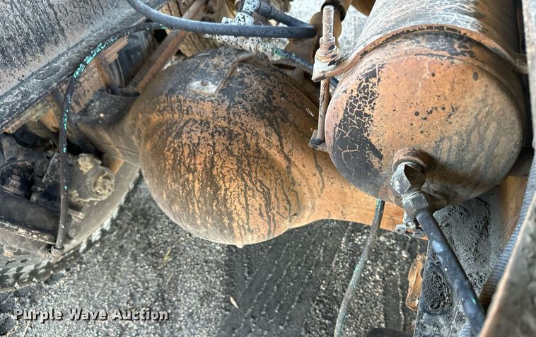 image for item DX3784 1990 Ford U90 semi truck