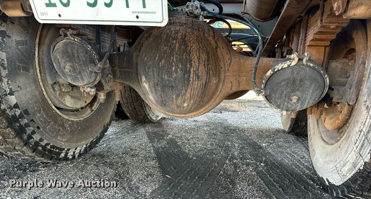 image for item DX3784 1990 Ford U90 semi truck