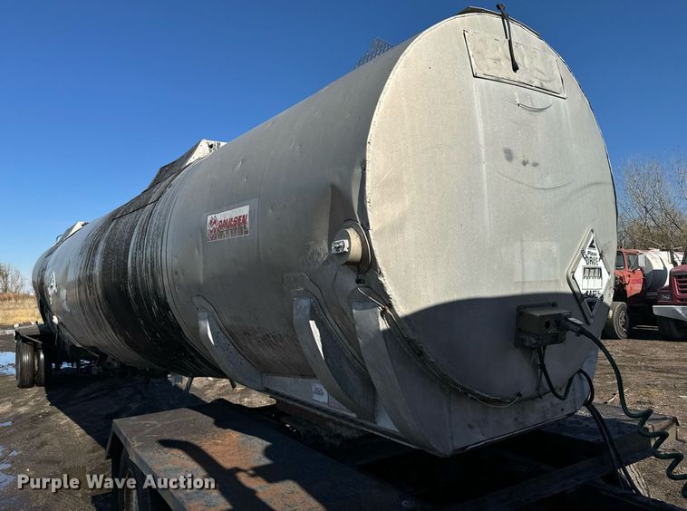 image for item DX3784 1990 Ford U90 semi truck