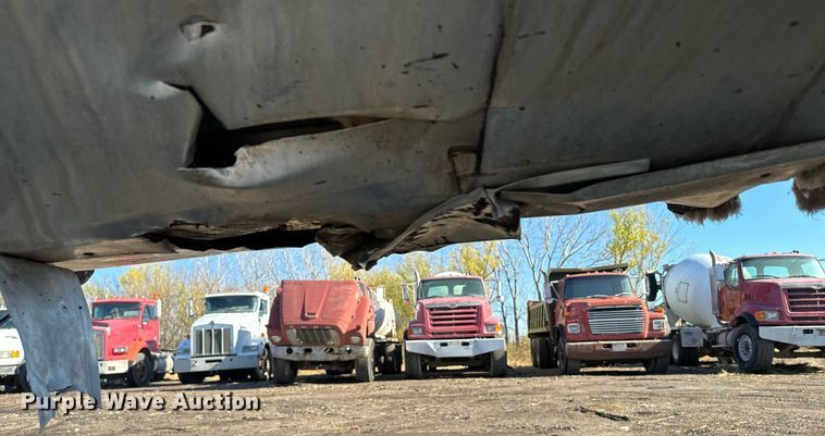 image for item DX3784 1990 Ford U90 semi truck