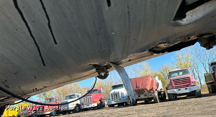 image for item DX3784 1990 Ford U90 semi truck