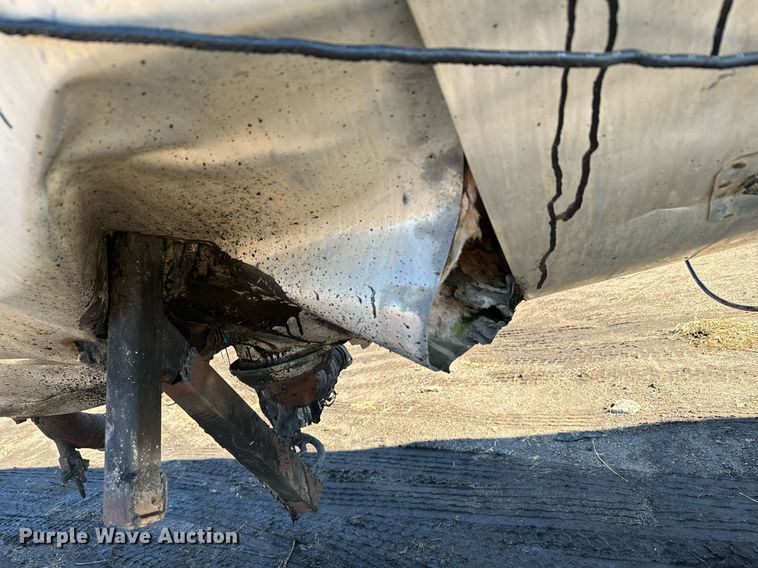 image for item DX3784 1990 Ford U90 semi truck