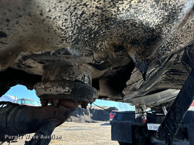 image for item DX3784 1990 Ford U90 semi truck