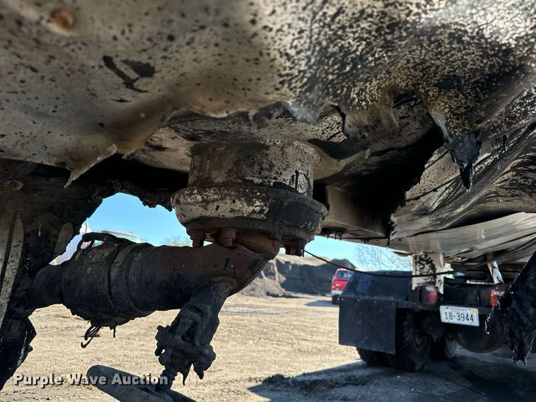 image for item DX3784 1990 Ford U90 semi truck